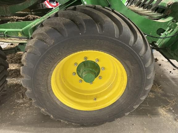 Image of John Deere L341 equipment image 3