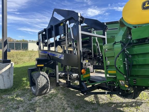 Image of John Deere L341 equipment image 1