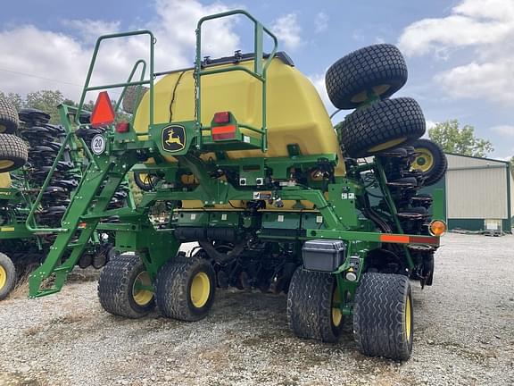 Image of John Deere N530C equipment image 4