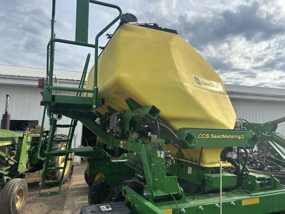 Image of John Deere N530C equipment image 4