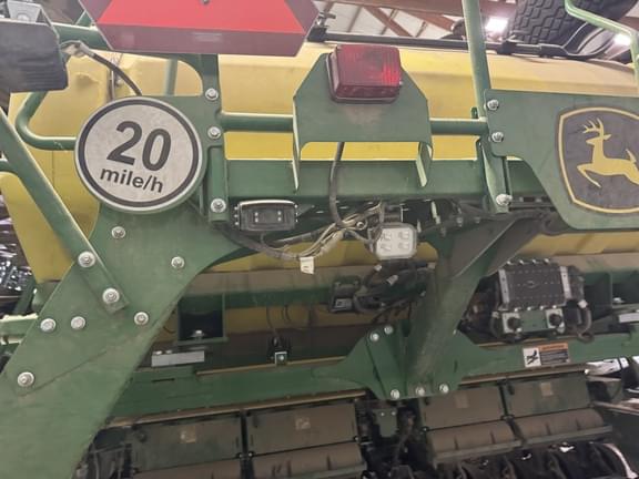 Image of John Deere N540C equipment image 4