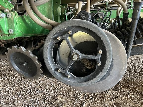 Image of John Deere N540C equipment image 4