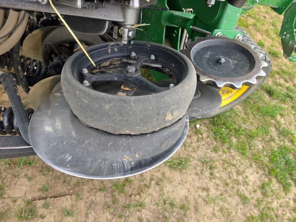 Image of John Deere N540C equipment image 3