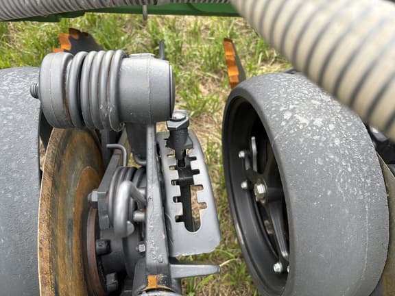 Image of John Deere N560 equipment image 2