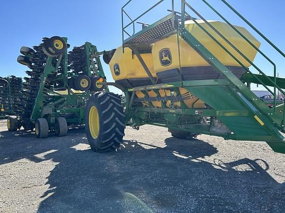 Image of John Deere N560 equipment image 1