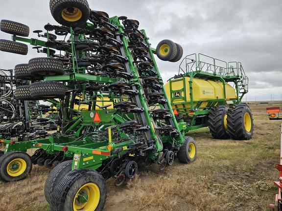 Image of John Deere N560 equipment image 1