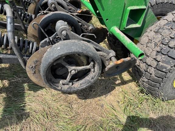 Image of John Deere N560F equipment image 3