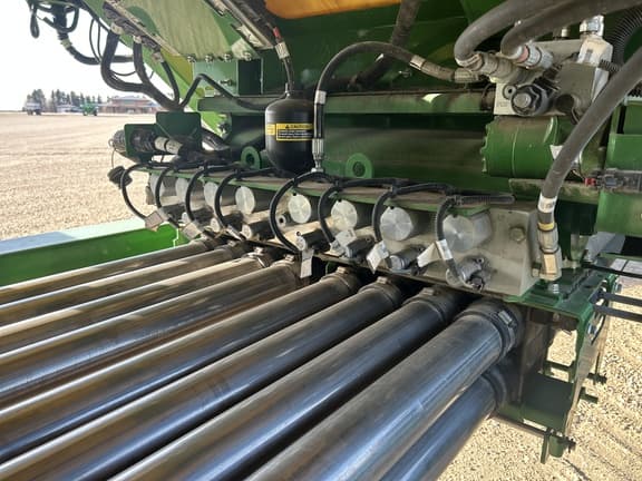 Image of John Deere N560F equipment image 4