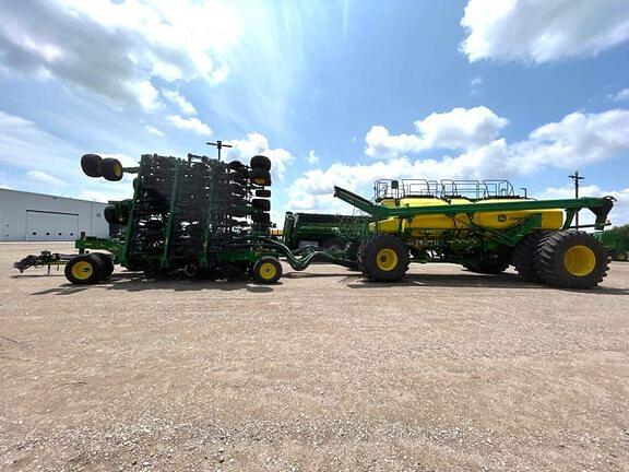Image of John Deere N560F equipment image 1