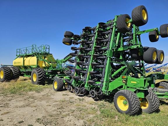 Image of John Deere N560F equipment image 1