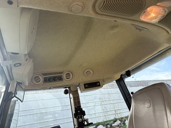 Image of John Deere R4023 equipment image 4