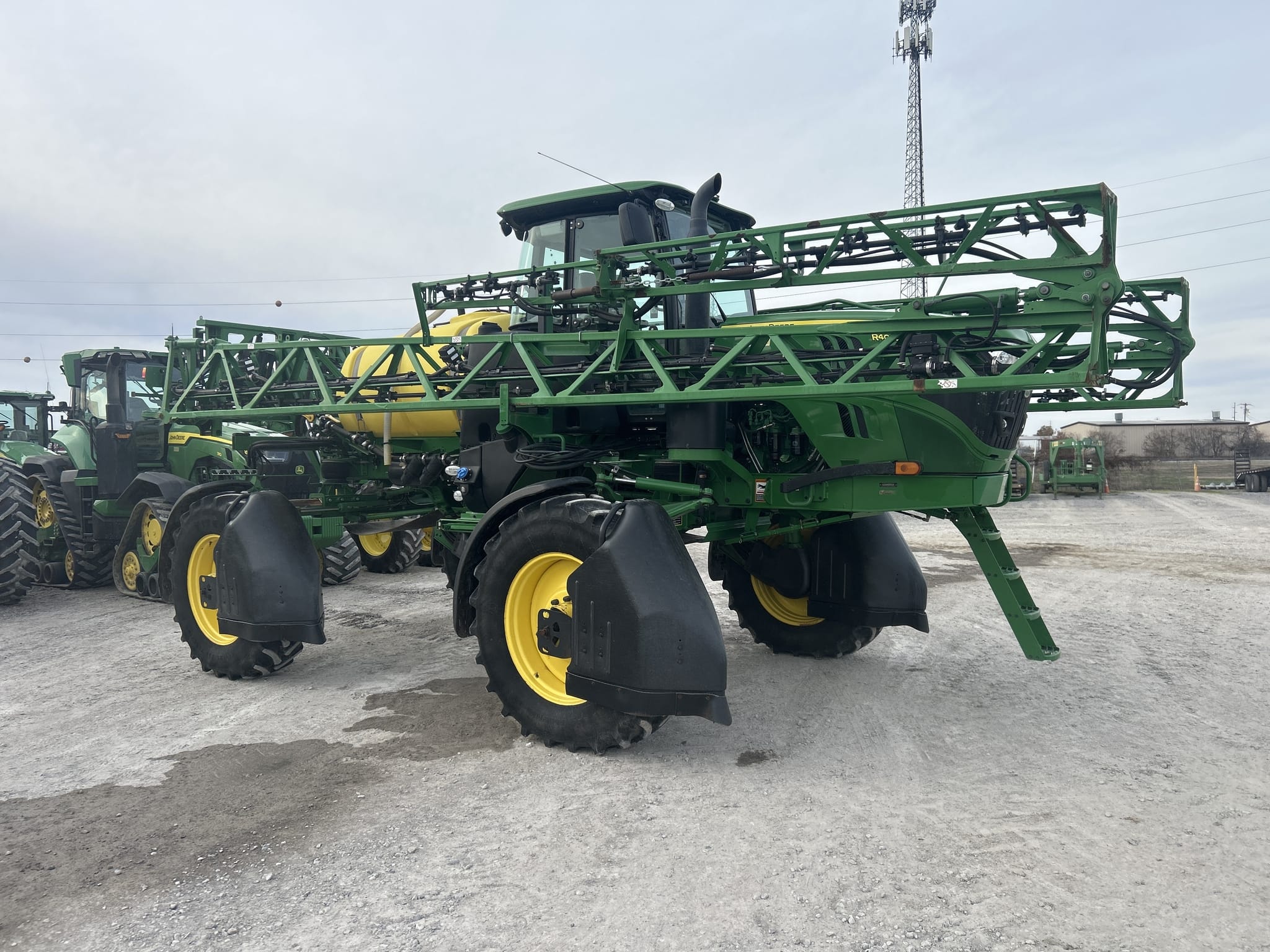 2023 John Deere R4023 Equipment Image0