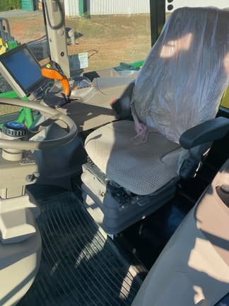 Image of John Deere R4023 equipment image 4
