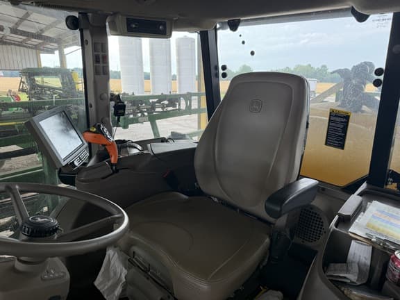 Image of John Deere R4023 equipment image 4