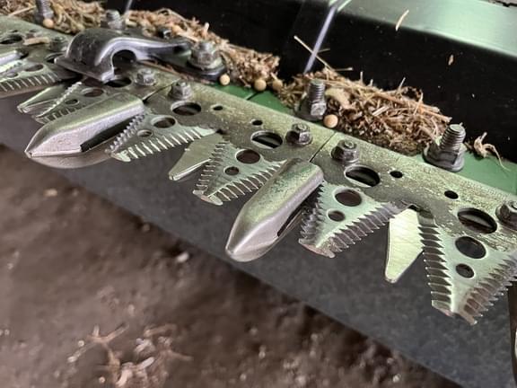 Image of John Deere RD35F equipment image 2