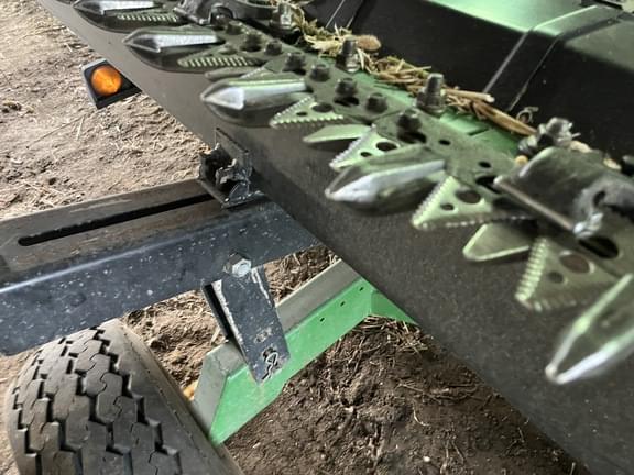 Image of John Deere RD35F equipment image 4