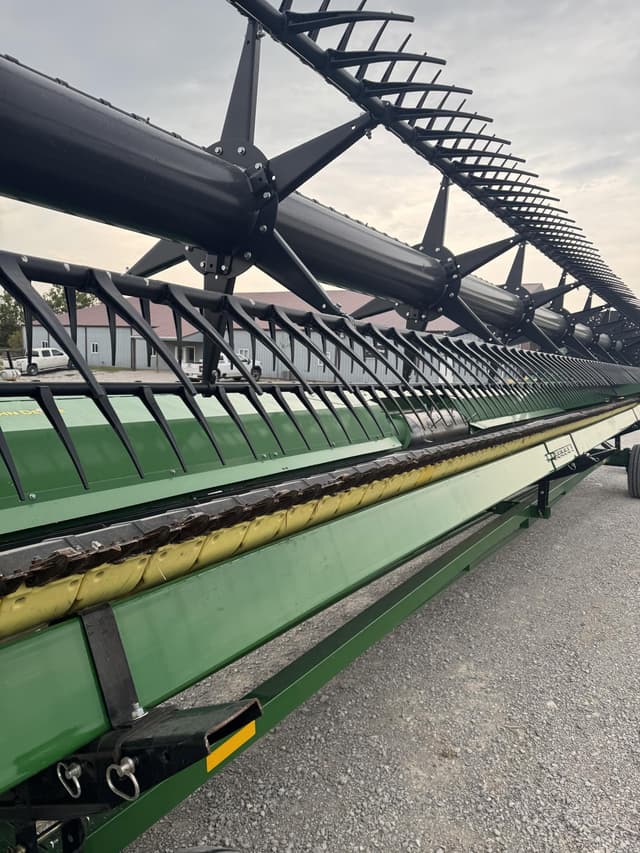 Image of John Deere RD35F equipment image 4