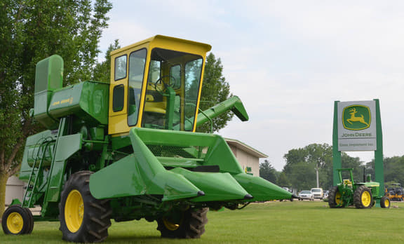 Image of John Deere RD35F equipment image 3