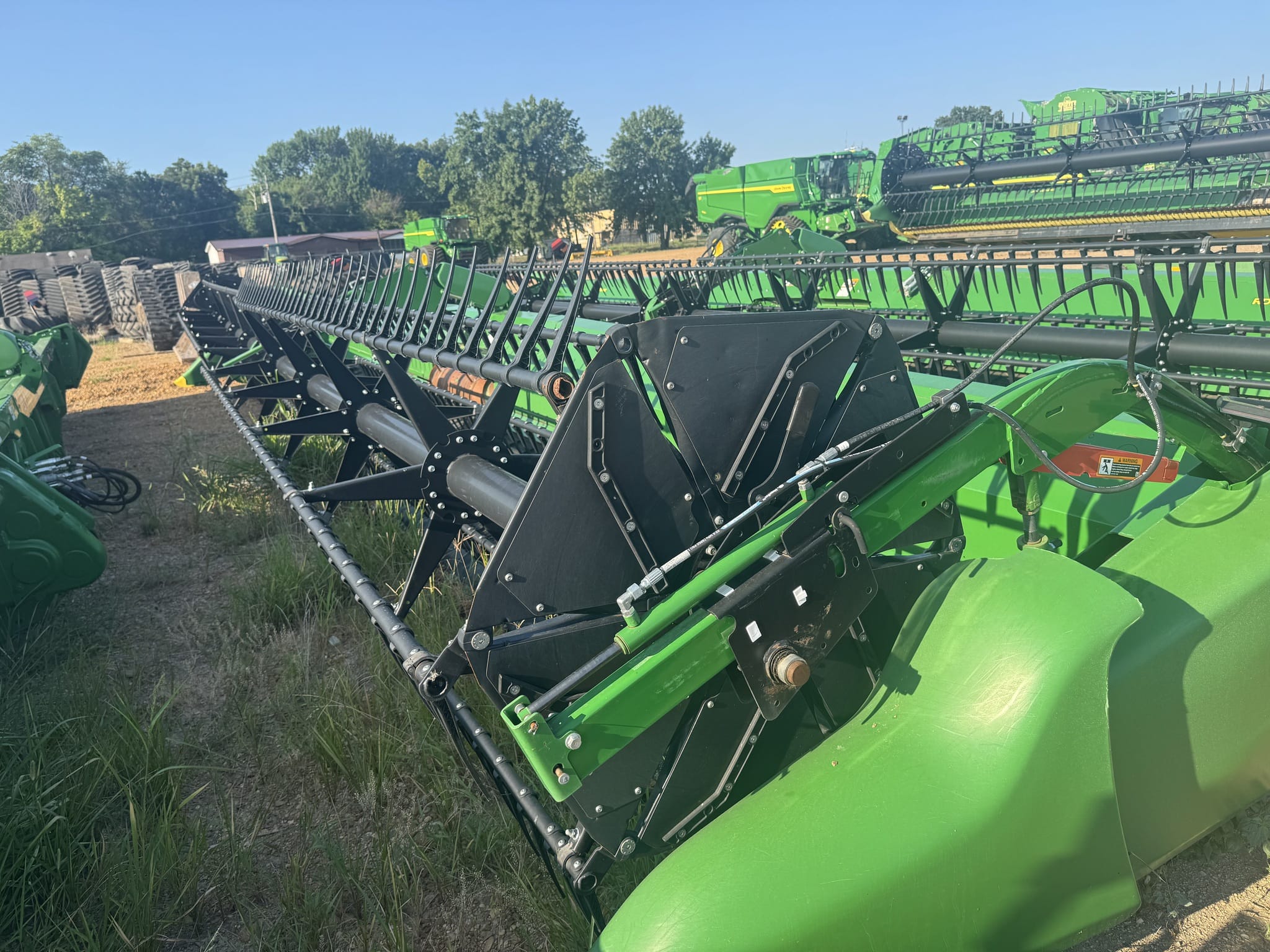 2023 John Deere RDF40 Equipment Image0
