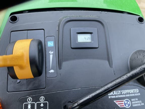 Image of John Deere S110 equipment image 4