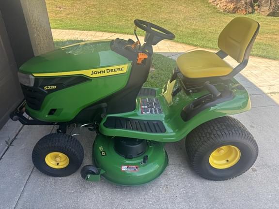 Image of John Deere S220 equipment image 1