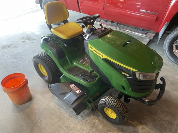 Image of John Deere S220 equipment image 4