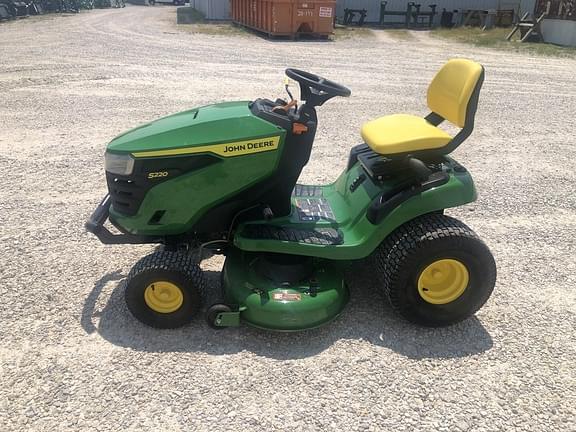 Image of John Deere S220 equipment image 1