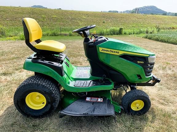 Image of John Deere S220 equipment image 3