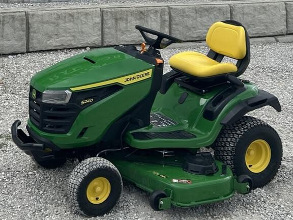 Image of John Deere S240 equipment image 1