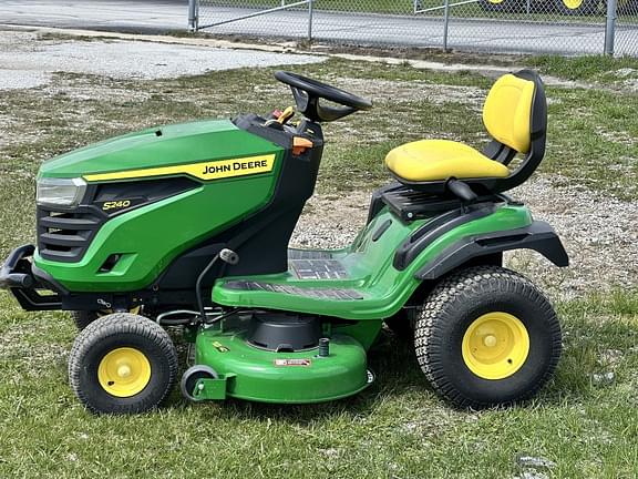 Image of John Deere S240 equipment image 2