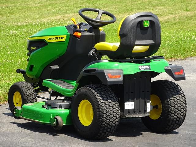 Image of John Deere S240 equipment image 4