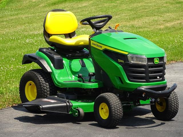 Image of John Deere S240 equipment image 1