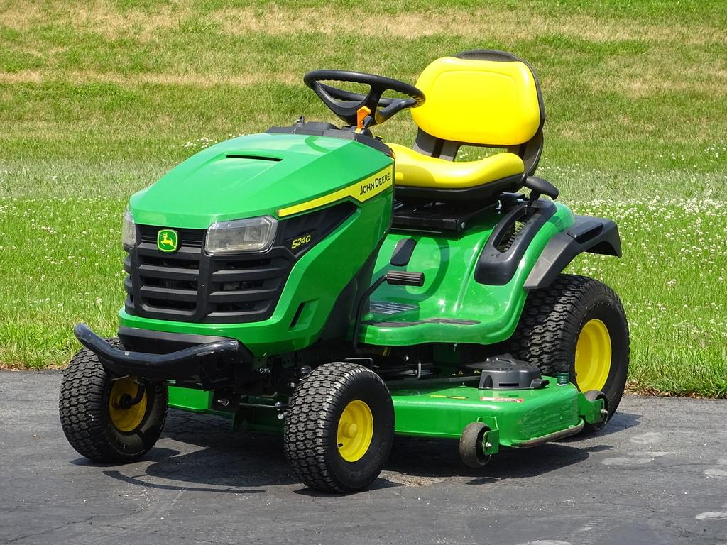 Image of John Deere S240 Primary image