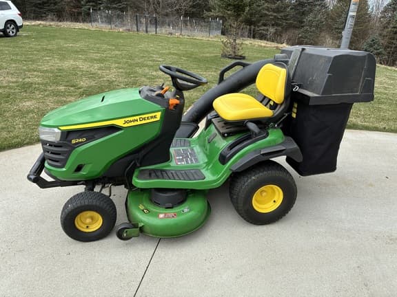 Image of John Deere S240 equipment image 2