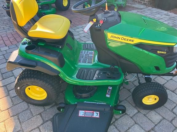 Image of John Deere S240 equipment image 1