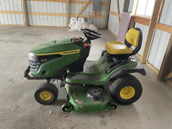 Image of John Deere S240 equipment image 1