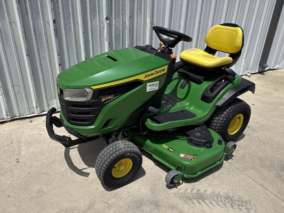 Image of John Deere S240 equipment image 1