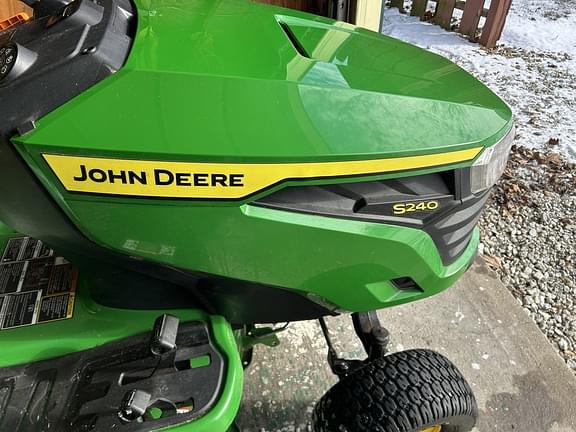 Image of John Deere S240 equipment image 4