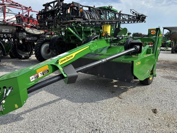 Image of John Deere S250 equipment image 2