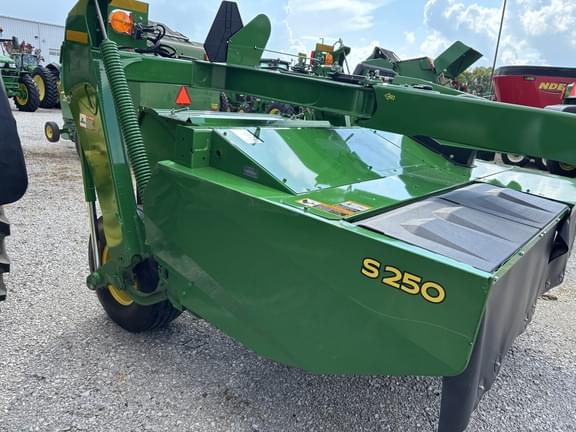 Image of John Deere S250 equipment image 3