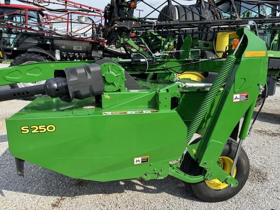 Image of John Deere S250 equipment image 4