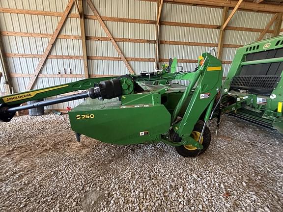 Image of John Deere S250 equipment image 2