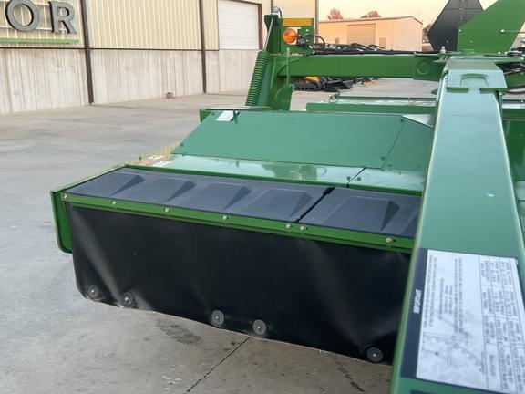 Image of John Deere S300 equipment image 4