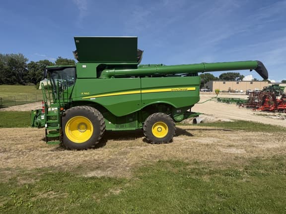 Image of John Deere S760 equipment image 1