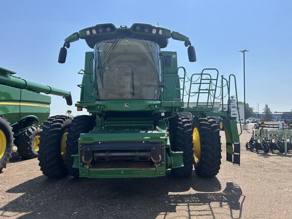 Image of John Deere S760 equipment image 1