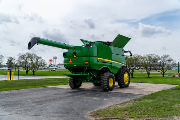 Image of John Deere S760 equipment image 4