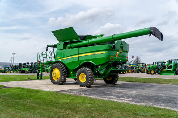 Image of John Deere S760 equipment image 2