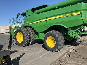 Main image John Deere S760 3