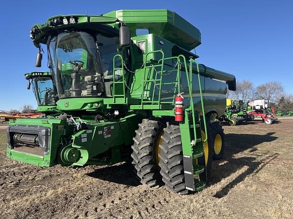 Image of John Deere S760 equipment image 1