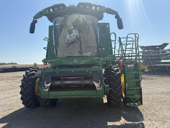 Image of John Deere S760 equipment image 1